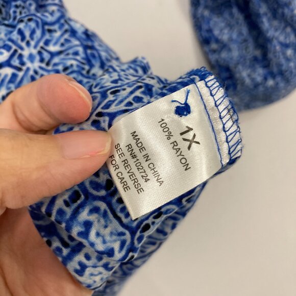 Grand & Green size 1X Blue V Neck Abstract Pattern Ultra Soft Blouse Office - Picture 9 of 12